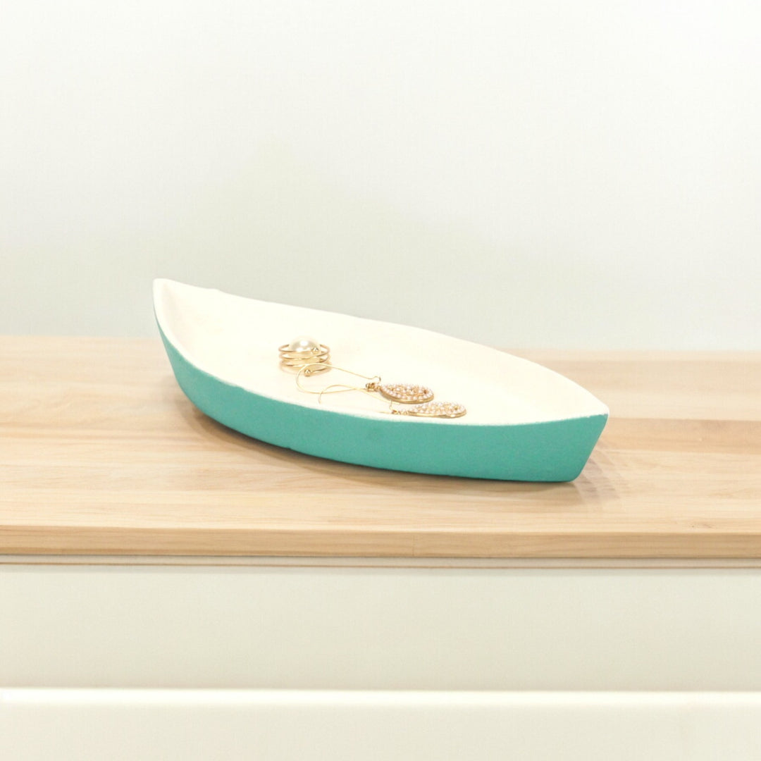 6028TL - Saoirse Cast Iron Boat Dish